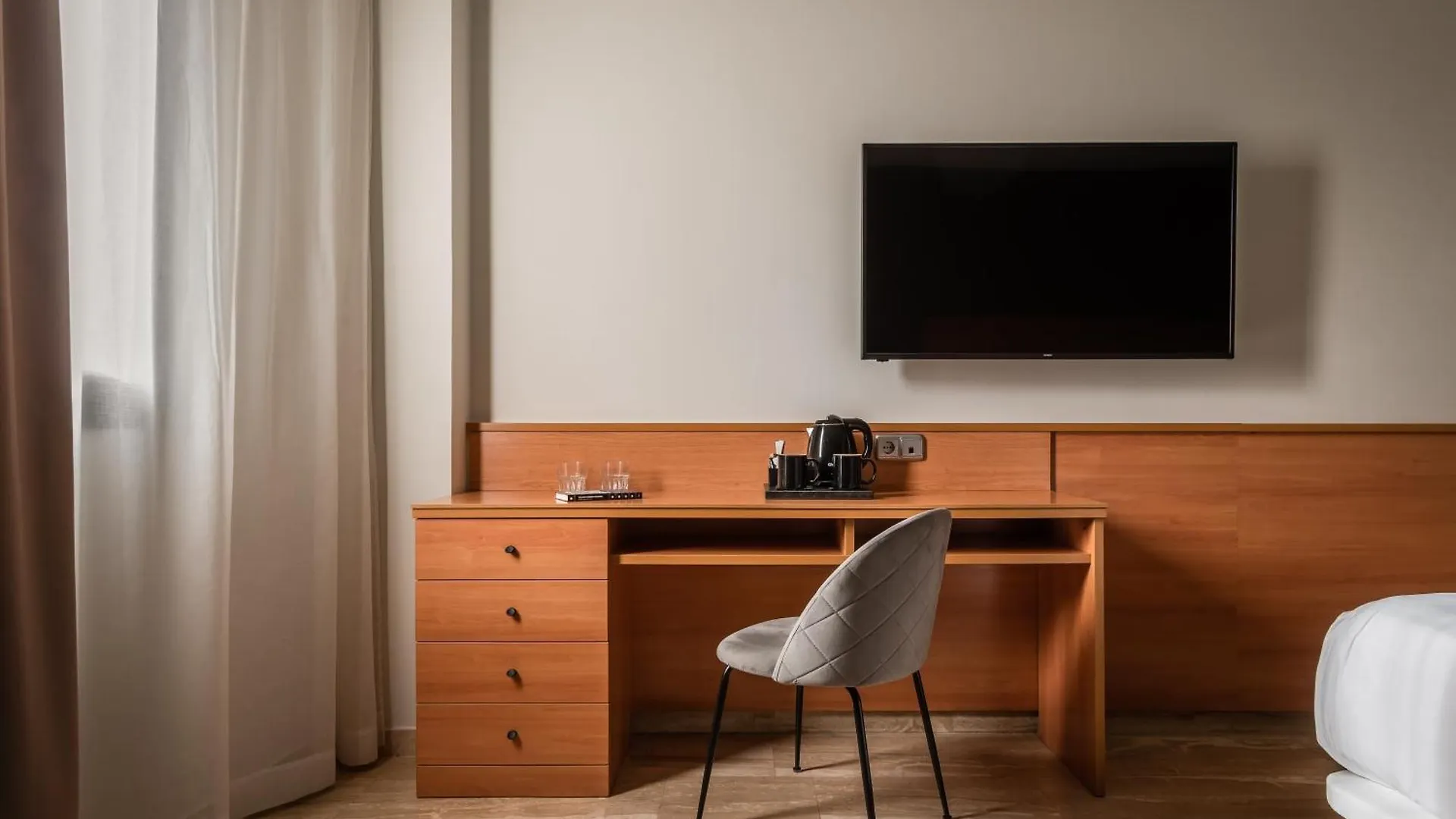 Hotel Sb Express Tarragona contacts